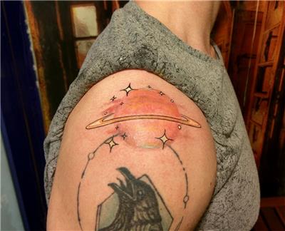 saturn-gezegen-yildizlar-dovmesi-duzeltme---saturn-planet-and-stars-tattoo-cover