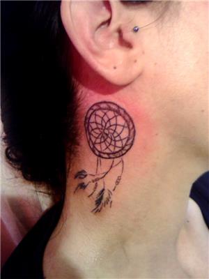 boyuna-ruya-kapani-dovmesi---dreamcatcher-tattoo-on-neck-