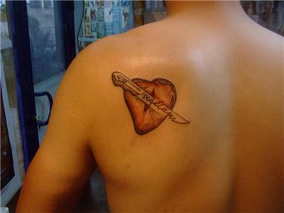 kalbe-saplanmis-bicak-dovmesi---heart-stabbed-with-a-knife-tattoo