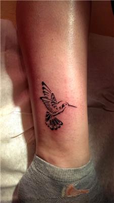 ari-kusu-sinek-kusu-dovmesi---hummingbird-tattoo