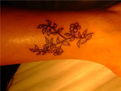 cicek-yaprak-sarmasik-dovmeleri---flowers-and-ivy-tattoos