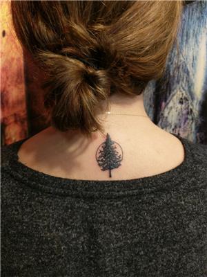 cember-icinde-agac-ense-dovmesi---tree-circle-back-tattoo