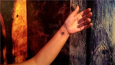 sembolik-gunes-dovmesi---minimal-sun-tattoo