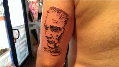 mustafa-kemal-ataturk-portresi-ve-imzasi-dovme---mustafa-kemal-ataturk-portrait-and-signature-tattoo