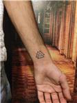 sonsuzluk-ucgeni-dovmesi---infinity-triangles-tattoo