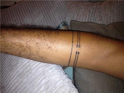 kolu-saran-ok-bant-cizgi-dovmesi---arm-band-line-arrow-tattoos