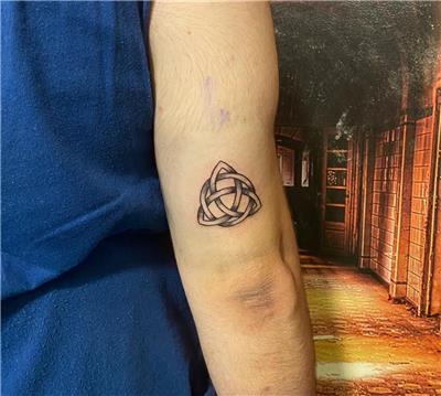 triquetra-kelt-motifi-dovmesi---triquetra-tattoo