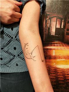Ay zerinde Yenge Tutan ocuk Dvmesi / Dreamworks Logo Tattoo