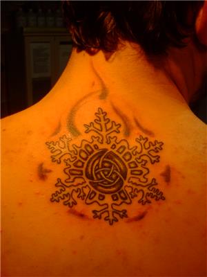 kar-tanesi-dovmesi---snowflake-tattoos