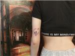 ay-uzerinde-oturan-kedi-ve-kiz-dovmesi---cat-and-girl-sitting-on-the-moon-tattoo