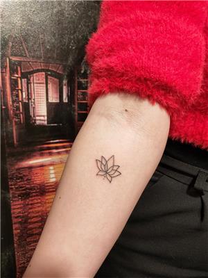 minimal-lotus-dovmesi---minimal-lotus-tattoo