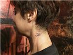 boyuna-harf-dovmesi---neck-letter-tattoo