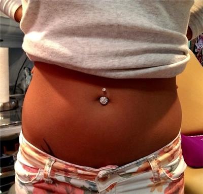 gobek-piercing---navel-belly-button-piercing