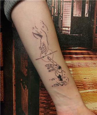 insanin-ve-robotun-eli-dovmesi---hands-of-human-and-robot-tattoo