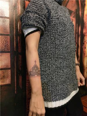 alt-kol-uzerine-mandala-motifi-dovme---mandala-tattoo-on-arm