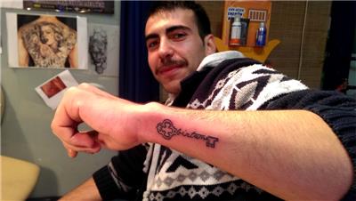 anahtar-icine-isim-dovmesi---name-key-tattoo-