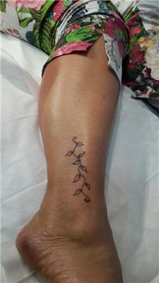 ayak-bilegi-sarmasik-yaprak-dovmesi---ivy-leaf-tattoo-on-leg