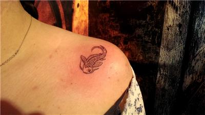 kucuk-minik-koi-baligi-dovmesi---little-cute-minimal-koi-fish-tattoo