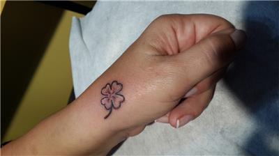 4-yaprakli-yonca-dovmesi---clover-tattoo