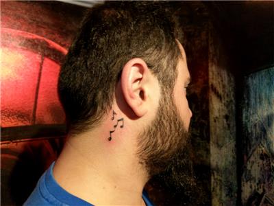 kulak-arkasina-nota-dovmeleri---notes-tattoo-behind-the-ear