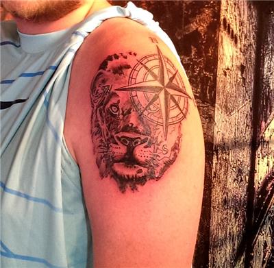 aslan-ve-pusula-dovmesi---lion-and-compass-tattoo