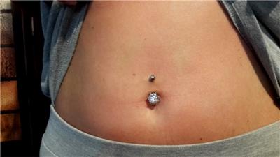 tasli-gobek-piercingi---navel-piercing