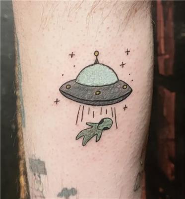uzaylilar-tarafindan-kacirilma-dovmesi---alien-abduction-tattoo