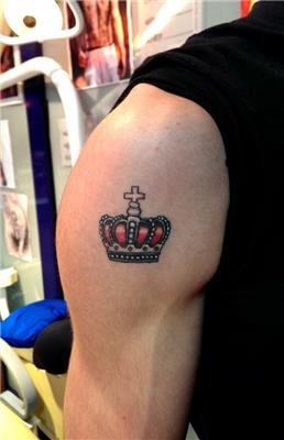 tac-dovmesi---crown-tattoo