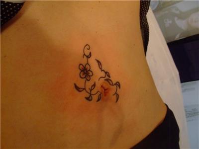 gobek-cicek-sarmasik-dovmesi---flowers-and-ivy-on-belly-tattoo