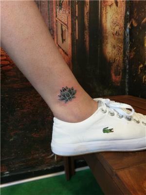akrep-burcu-simgesi-lotus-dovmesi-ile-kapatma---scorpio-tattoo-cover-up-with-lotus