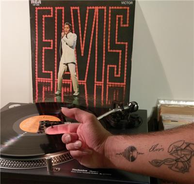 elvis-presley-imzasi-ve-ses-dalgasi-plak-dovmesi---elvis-presley-signature-and-sound-wave-vinyl-record-tattoo