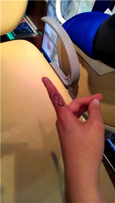 parmak-sonsuzluk-dovmesi---infinity-finger-tattoos