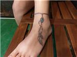 ayak-bilegine-tasli-ve-tuylerden-hal-hal-dovmesi---feather-anklet-tattoo