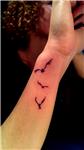 bilekte-ucan-kuslar--dovmesi---flying-birds-tattoo