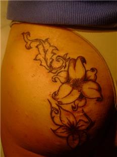 iek ile Yara zi Kapatma Dvmesi / Flower Scar Cover Tattoo