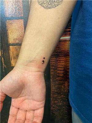 virgul-dovmesi---comma-virgule-tattoo