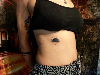 el-cizimi-old-school-siyah-gunes-dovmesi---hand-drawn-old-school-bold-line-black-sun-tattoo