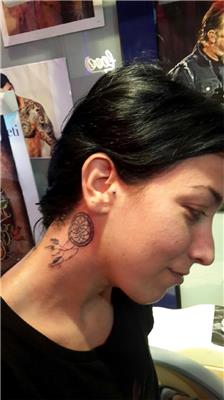 boyuna-ruya-kapani-dovmesi---dreamcatcher-tattoo-on-neck-