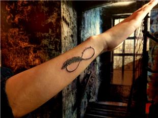 Ty Sonsuzluk ve sim Dvmesi / Feather with Infinity Name Tattoo