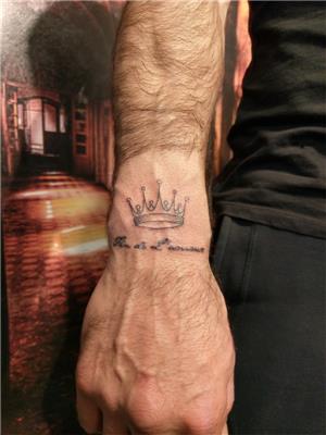 tac-dovmesi---crown-tattoo