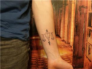 Kol ine Geometrik Terazi Dvmesi / Geometric Scales Libra Tattoo on Arm