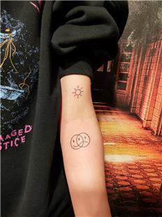 Glen Yz Alayan Yz Dvmesi / Upset and Smile Smiley Tattoo