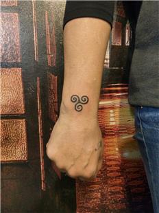 Üçlü Sarmal Dövmesi / Triskele Tattoo