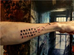 QWERTY Q Klavye Harfler ve Kular Dvmesi / QWERTY Q Keyboard and Birds Tattoo