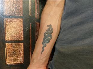 Hançere Sarılmış Yılan Dövmesi / Snake and Dagger Tattoo