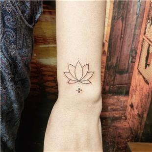 Bileğe Minimal Lotus Dövmesi / Minimal Lotus Tattoo