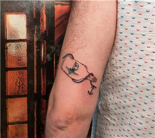 ie Yelkenli ve apa Dvmesi / Boat in Bottle Tattoo