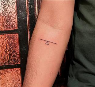 izgi ve gen Dvmesi / Line and Triangle Tattoo