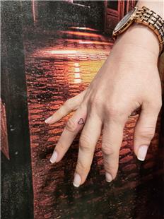 Parmaa Kalp Dvmesi / Heart Tattoo on Finger