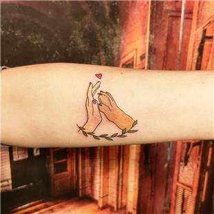 Kpek Sevgisi Pati ve elenk Dvmesi / Dog Love Paw and Wreath Tattoo
